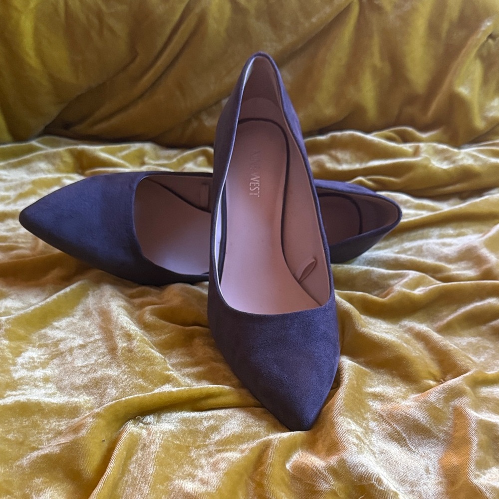 Nine West Charcoal Gray Suede Heels – Size 8.5 Women’s